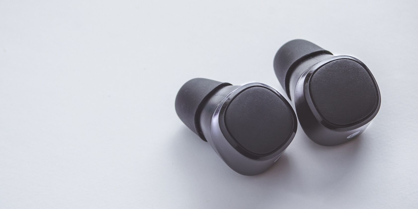 What is the Difference Between Wireless And True Wireless Headphones: A Comprehensive Guide