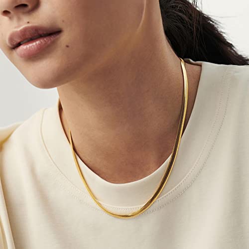 KissYan Gold Layered Initial Necklaces for Women,14K Gold Plated Layering Round Letter Pendant Figaro Snake Chain Necklace Capital Monogram Alhpabets from A-Z Dainty Jewelry Gifts for Teen Girls