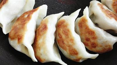 荠菜猪肉饺子的做法