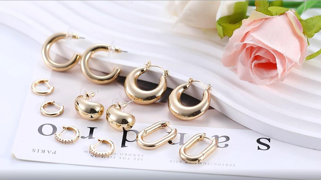 Wgoud 6 Pairs Gold Hoop Earrings Set for Women, 14K Gold Plated Hypoallergenic Lightweight Chunky Open Huggie Hoops Earrings Jewelry for Gift.