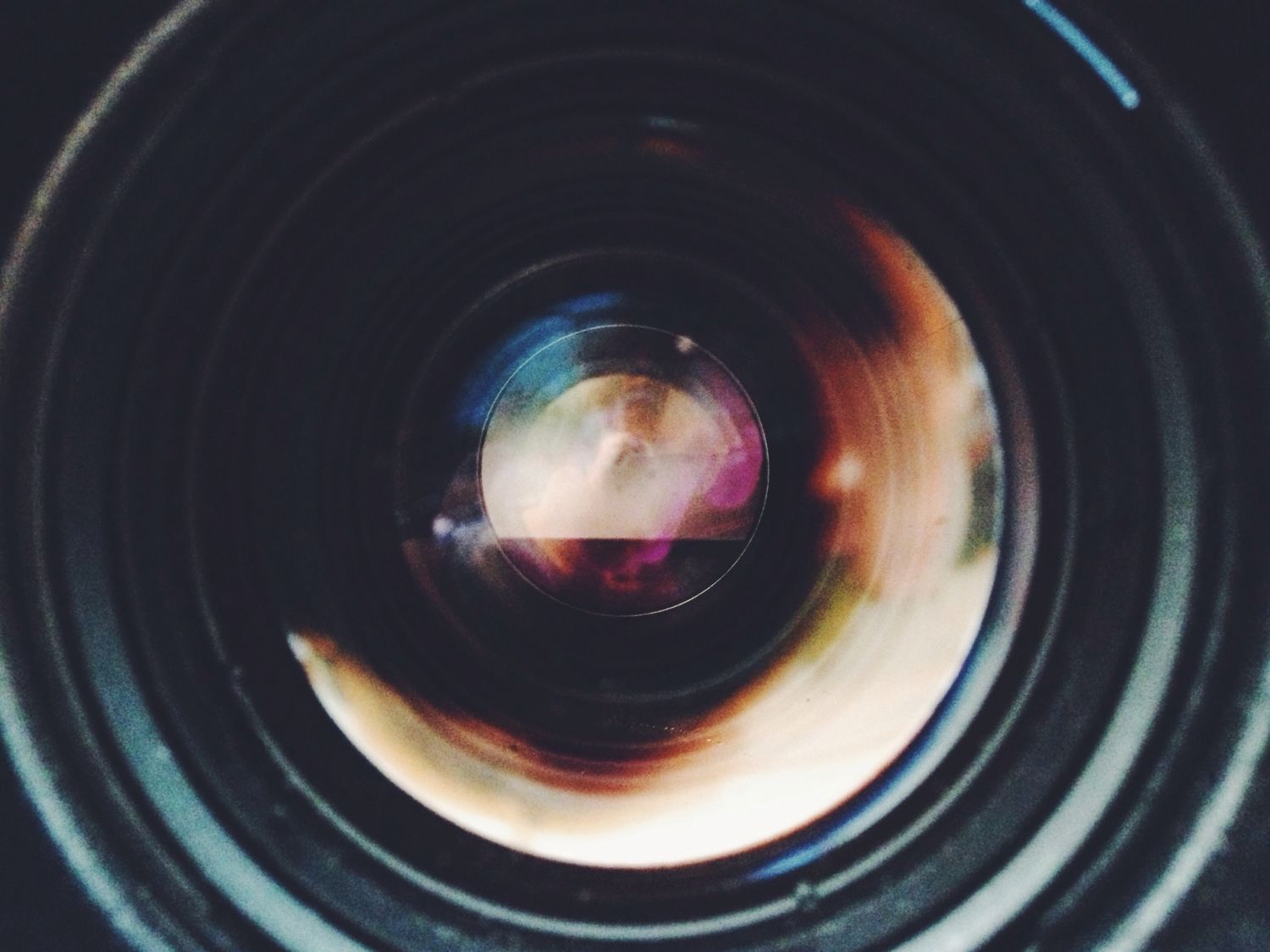 Exploring Lenses: Understanding the Inner Workings of a Camera Lens