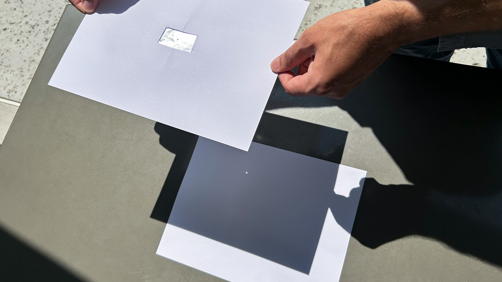 What is a Pinhole Projector? A Comprehensive Guide on Its Principle And Use