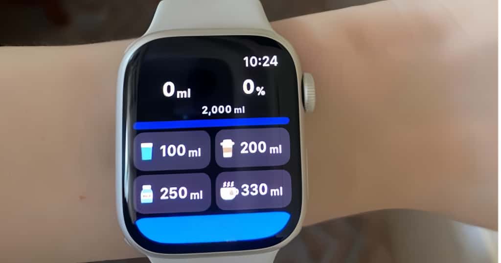 Az Apple Watch vízkövető alkalmazás megjeleníti a vízfogyasztási célokat és a bevitelt, valamint a hatékony hidratációs stratégiákat..jpg