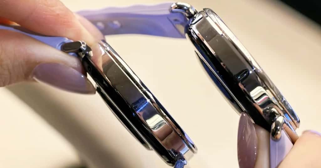 Las tomas de cerca de los dos relojes inteligentes Huawei, tomadas de lado, muestran el diseño delgado y elegante de su caja de acero inoxidable, resaltando su estilo grácil y ergonómico pensado para mu