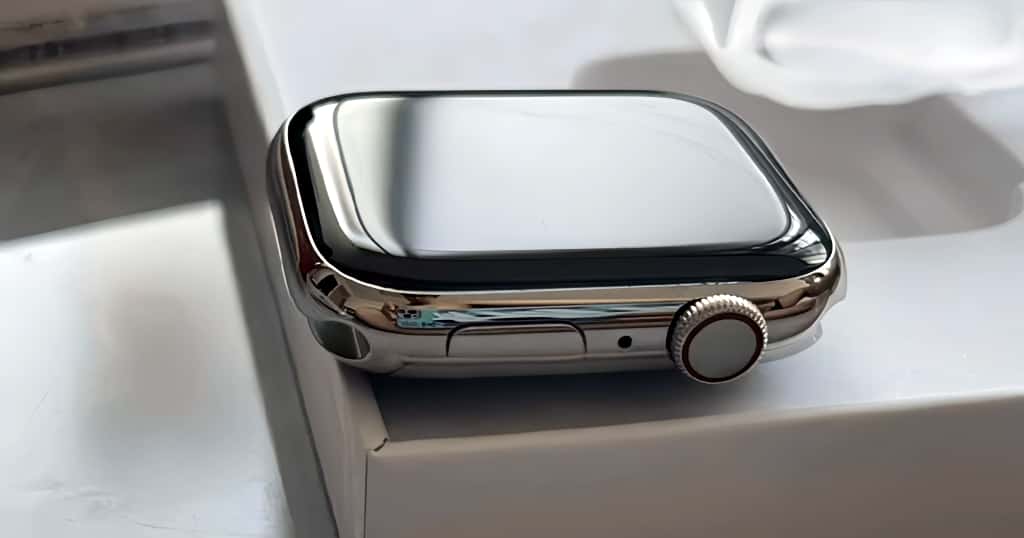 Tampilan samping Apple Watch, menunjukkan apa itu Apple Watch dan mengapa begitu populer