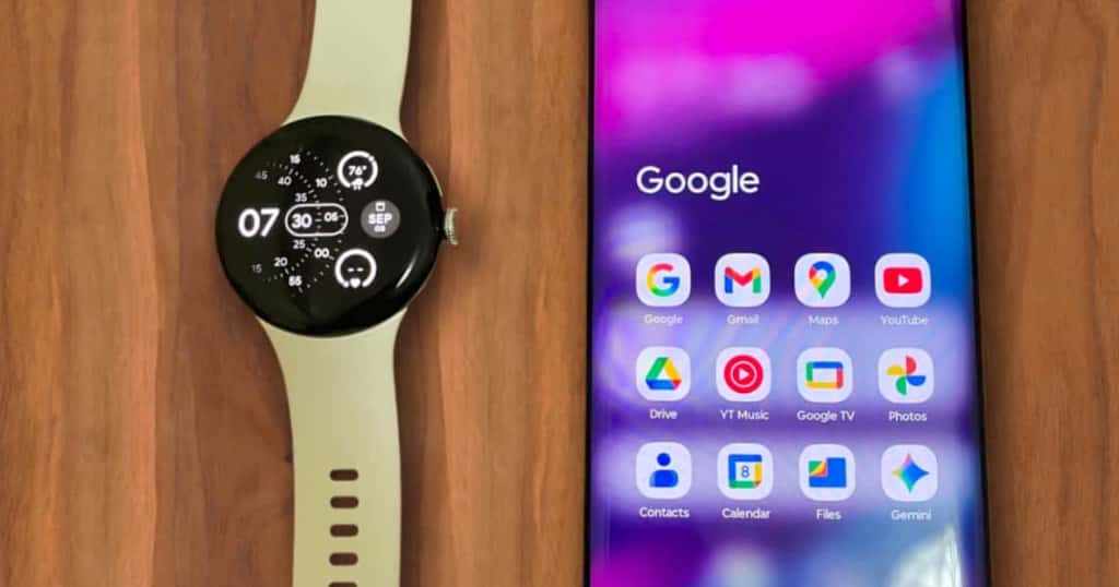 Googleアプリ画面とPixel Watch