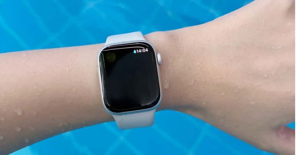 Menggunakan Apple Watch saat berenang