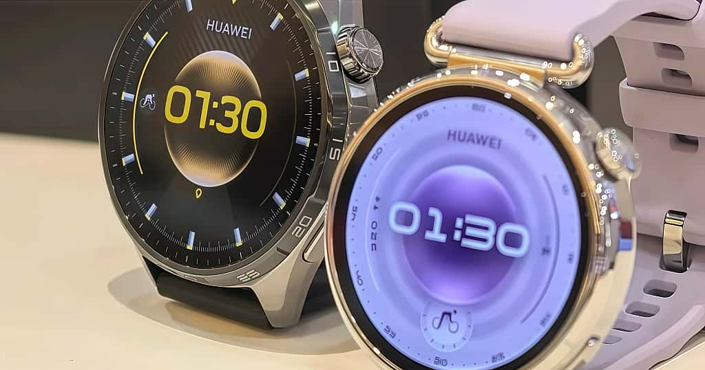 Se mostraron dos relojes inteligentes Huawei con sus pantallas encendidas para ilustrar las secciones sobre la optimización del reloj y la configuración de personalización en la guía de solución de pr