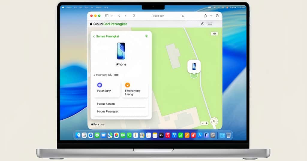 Layar MacBook menampilkan halaman Temukan Perangkat Saya iCloud yang terbuka, menemukan iPhone di peta untuk mengaktifkan pemberitahuan lokasi dan segera memulihkan perangkat yang hilang