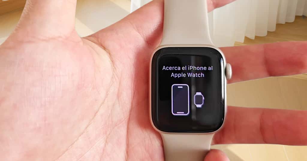 Configuración del Apple Watch iPhone mostrando la pantalla para emparejar con el reloj