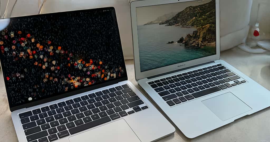 Dos MacBook colocadas una al lado de la otra muestran errores comunes que se deben evitar al usar la función de pantalla dividida