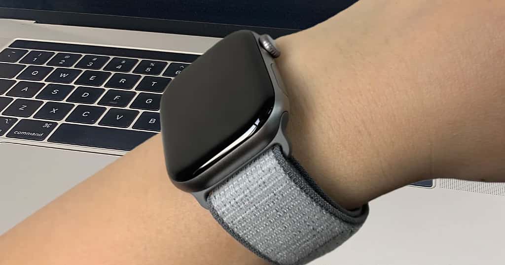 Apple Watch Series 11スペースグレイ着用写真