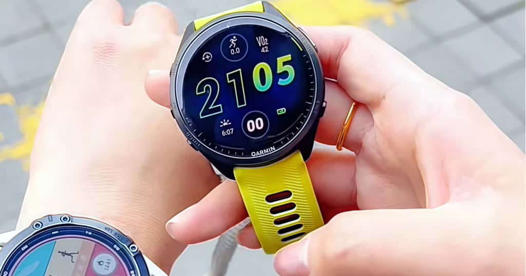 Garminスマートウォッチで時刻設定を確認する様子の参考画像