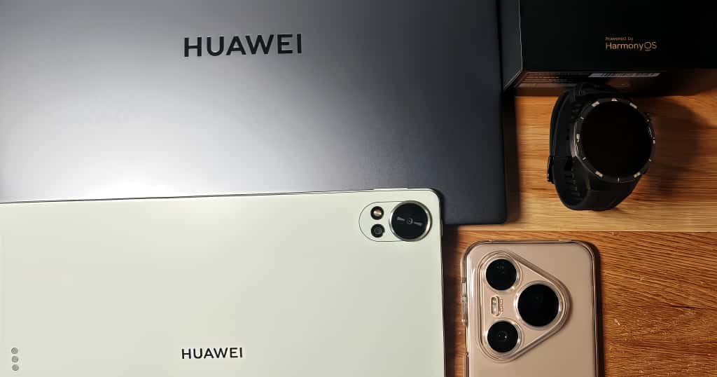 Beberapa perangkat Huawei, termasuk laptop, tablet, telepon pintar, dan jam tangan pintar, menjalankan HarmonyOS, menampilkan integrasi ekosistemnya untuk pengalaman pengguna yang optimal