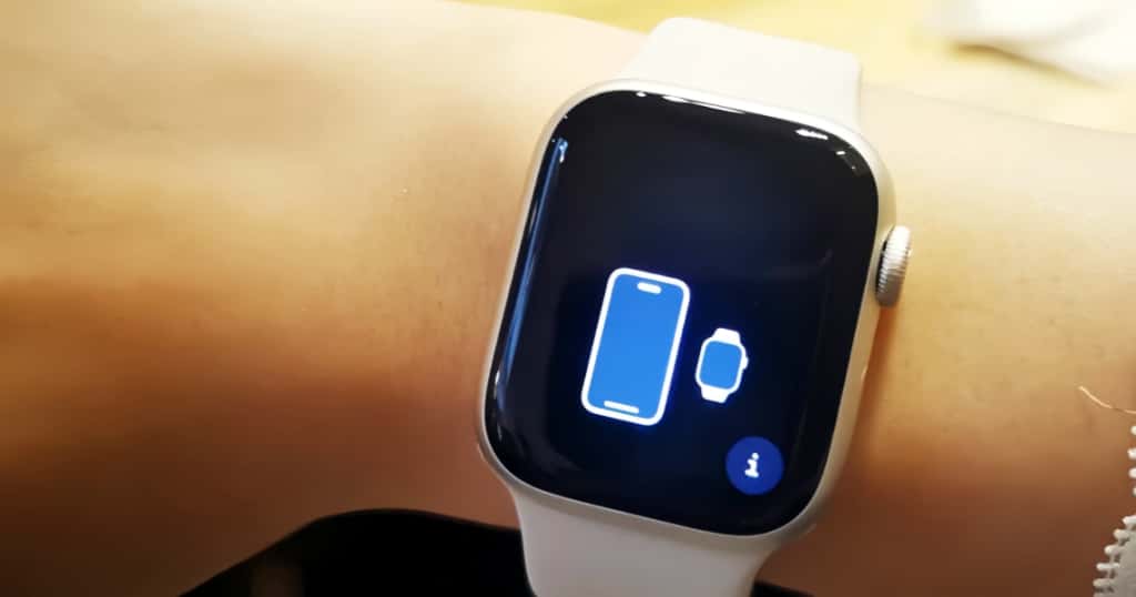 Pesan yang menunjukkan bahwa Apple Watch tidak terhubung ke iPhone berarti perangkat tersebut perlu terhubung ke iPhone agar berfungsi dengan baik