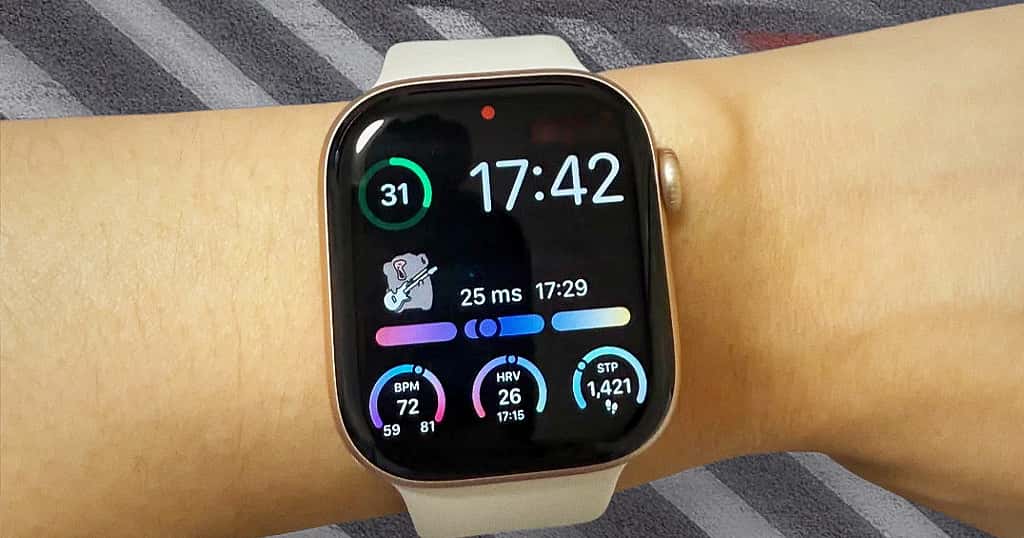 Megjeleníti a HRV-, pulzusszám- és aktivitási adatokat, bemutatva a HRV-adatok értelmezését az Apple Watchon és annak napi használatát.