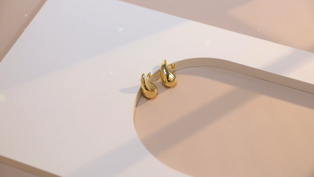 Chunky Gold Earrings for Women, 18K Real Gold Plated Hypoallergenic Lightweight Tear Drop Earrings Hollow Open Jewelry for Women