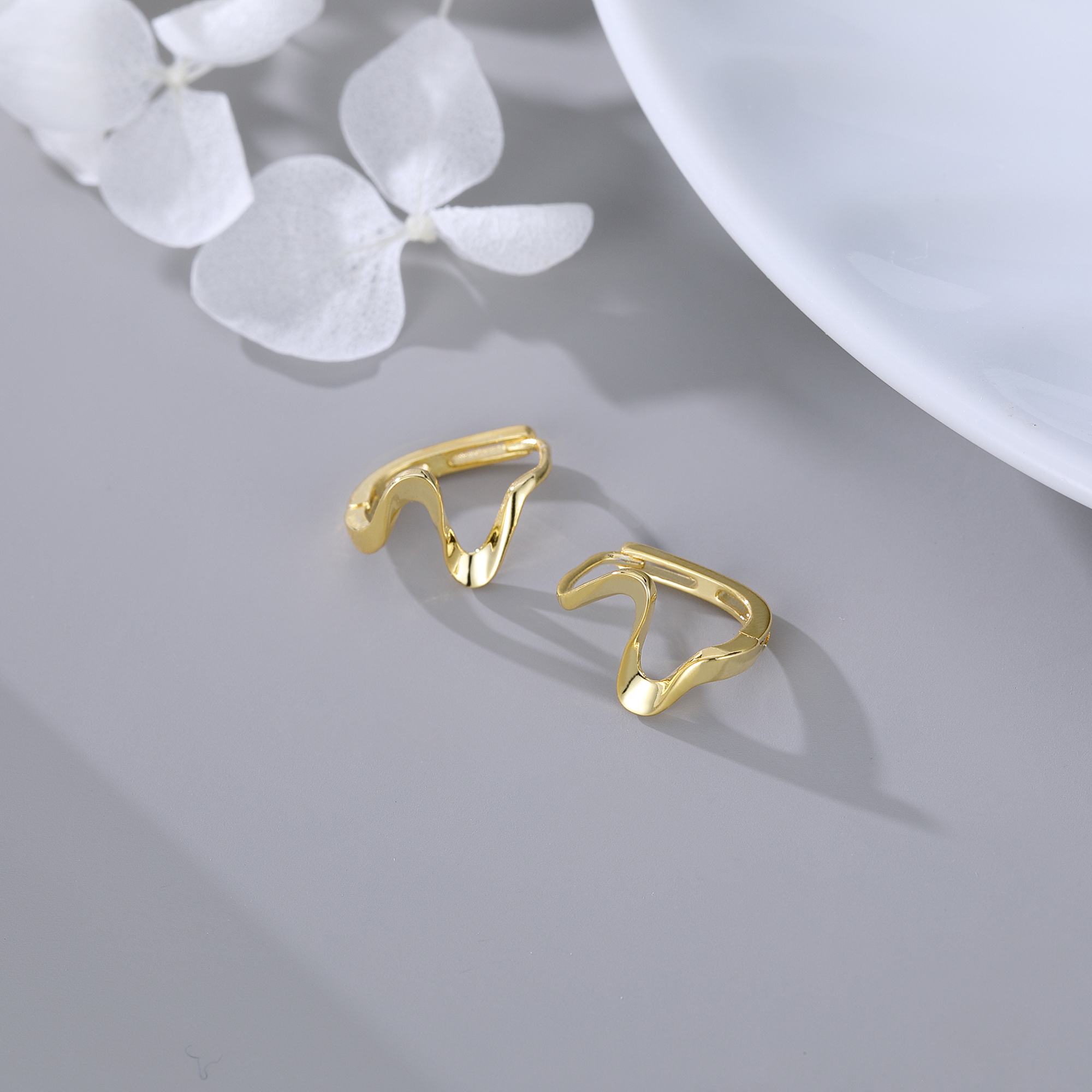 Reffeer Solid 925 Sterling Silver Ocean Wave Hoop Earrings Huggies for Women Girls Cartilage Hoop Earrings Helix Minimalist