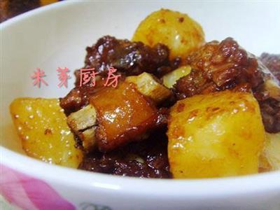 土豆烧排骨怎么做