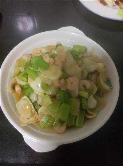百合芹菜虾仁好吃又简单的做法