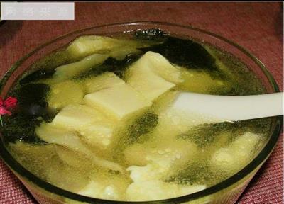 裙带菜豆腐汤的做法