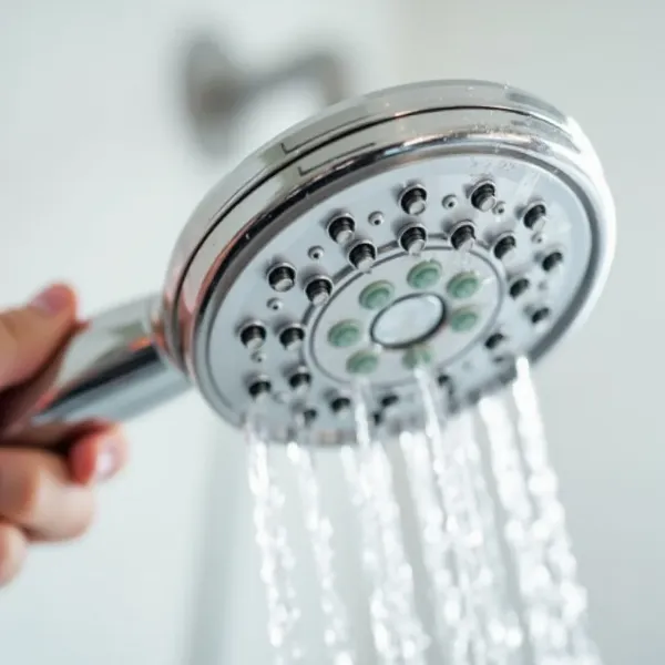 Pourquoi nettoyer votre douchette est essentiel