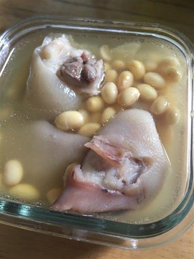 猪蹄炖黄豆的制作方法