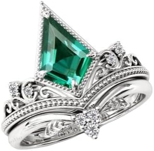 Timeless 2.5 CT Vintage Kite-Shaped Emerald Wedding Band with Sterling Silver Filigree and Art Deco Inspiration for Women